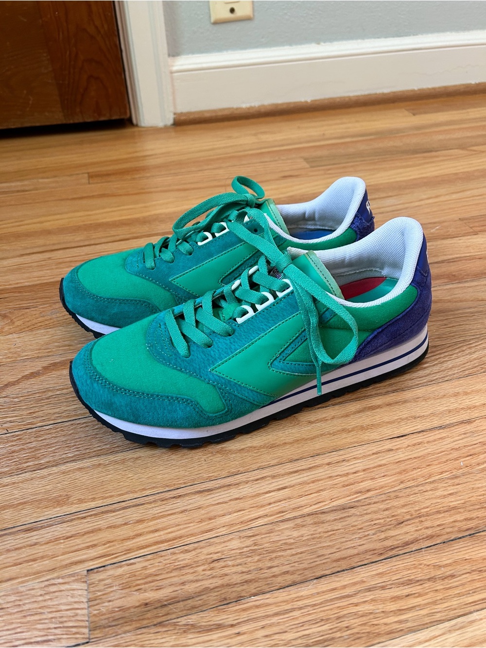 Brooks Chariot Sneakers in Kelly Green and Royal Blue